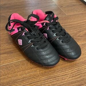 Dream Pairs Black and Pink Girls Cleats